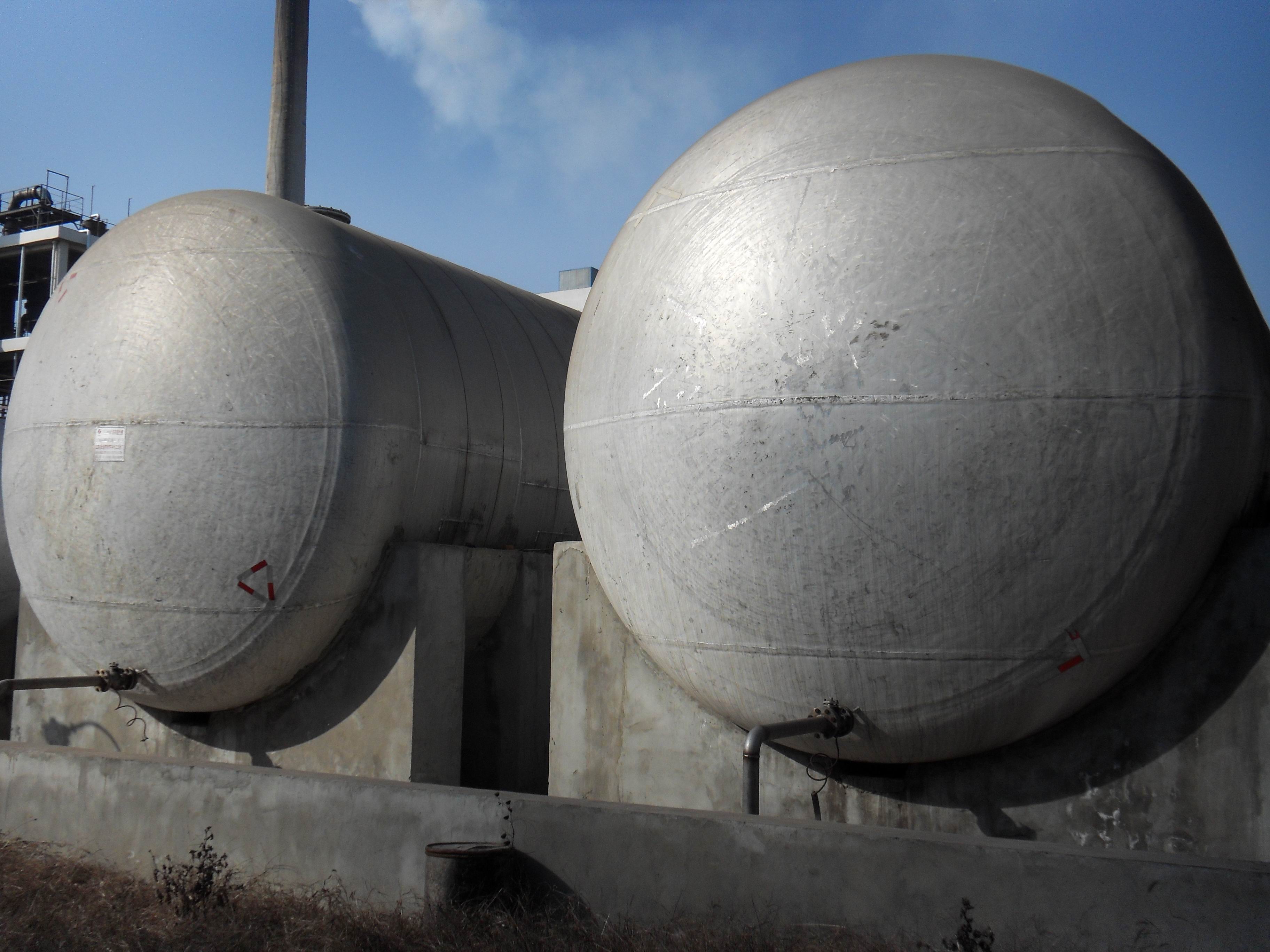 八(ba)一化工360立方硝(xiāo)酸儲罐